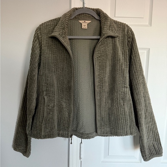 Woolrich Jackets & Blazers - Woolrich Vintage Olive Green Women’s Corduroy Jacket - Size M